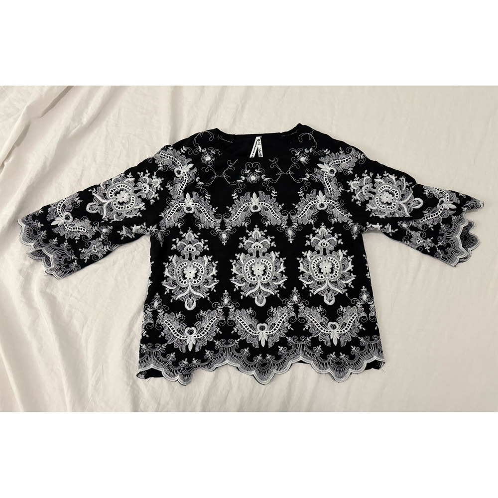 Leo & Nicole Black & White Embroidered Lace Blouse Top Sz PS